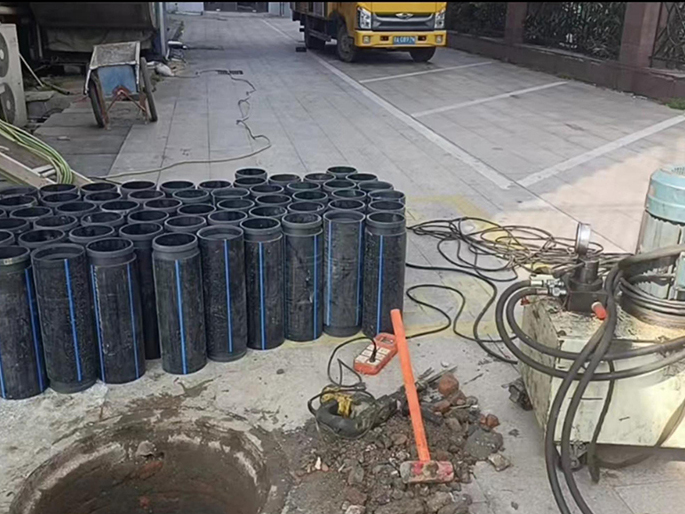 科尔沁右翼前PE置换管厂家 DN315置换管 非开挖管短管置换